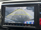 ガイドライン機能付きのリアカメラが装備されておりますので、後退時にとても便利です。