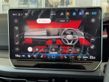 視覚的に分かりやすいエアコンコントロール画面です。運転席助手席にはシートヒーターあり。
