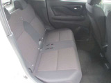 リアシートです!汚れや破れも無く良好です♪後部座席は大人の人でも足元ゆったりしております♪