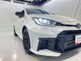 大型ロアグリルで軽量化と冷却効率の向上、さらには走行時の耐久性を確保し、精悍でタフな印象を演出します。