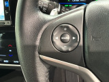 ステアリングにオーディオ操作スイッチが付いています。オーディオ画面に直接タッチしなくても操作が出来ますので、運転に集中できます。