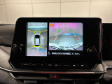 アラウンドビューモニターは真上から見下ろした様に車の周囲を表示することで、駐車時の安全性と利便性を高めます。