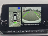 アラウンドビューモニター。上空から見下ろしているような映像で、スムースな駐車をサポートします。
