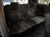 3列目シートはもちろん状態良好☆大人でもゆったりと座って頂けますので、大人数でのお出かけもラクラクです♪ご家族で、気の知れた仲間で、ドライブに行くのが楽しみですね♪