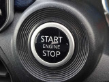 【プッシュスタート】キーが車内にあれば、エンジンの始動・停止はブレーキを踏んでスイッチを押すだけ!キーを取り出す手間を省き、ワンプッシュで操作するので簡単でスムーズ!