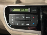 オートエアコンがついていますので、簡単操作で快適に過ごせます。希望の温度に自動調整してくれるのが便利です。