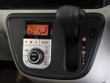 車内を快適に、オートエアコンを装備しています。
