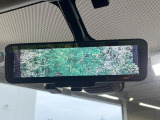 【インテリジェントルームミラー】後席の大きな荷物や同乗者で後方が確認しづらい時でも安心!カメラが撮影した車両後方の映像をルームミラー内に表示。クリアな視界で状況の確認が可能です!