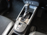 扱いやすい位置に配置されたフロアオートマチックです☆CVTを採用で滑らかでスムーズな走りが楽しめますよ♪