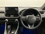 見通しのよいすっきりとした視界で、誰でも運転しやすいです。運転のしやすさは疲れにくさにも繋がりますよ♪