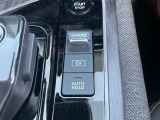 オートブレーキホールド搭載しております。ブレーキペダルを踏んで停車すると、ブレーキペダルから足を離してもクルマがブレーキ力を維持。足の疲れを緩和します。