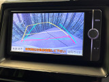 【バックカメラ】駐車時に後方がリアルタイム映像で確認できます。大型商業施設や立体駐車場での駐車時や、夜間のバック時に大活躍!運転スキルに関わらず、今や必須となった装備のひとつです!