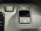 燃費の向上に有効なECONスイッチ、わずかな力で簡単に操作出来る電動パーキングブレーキ、信号待ちや渋滞時などブレーキを踏み続ける場合に比べて足腰の疲労が軽減されるオートブレーキホールド付きです!