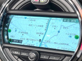 ●純正ナビ:一体感のあるナビは、高級感ある車内を演出してくれます。Bluetooth再生などオーディオ機能も充実しておりますので、運転もより楽しめます♪
