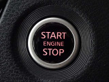 【プッシュスタート】キーが車内にあれば、エンジンの始動・停止はブレーキを踏んでスイッチを押すだけ!キーを取り出す手間を省き、ワンプッシュで操作するので簡単でスムーズ!