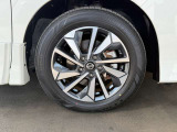 純正アルミホイール付!鉄ホイールと違って軽いので燃費・電費にも影響してきます。ガソリンの高騰に少しは貢献します!