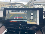 【パノラミックビューモニター】専用のカメラにより、上から見下ろしたような視点で360度クルマの周囲を確認することができます☆死角部分も確認しやすく、狭い場所での切り返しや駐車もスムーズに行えます。