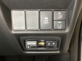 Hondaセンシング用の、VSA(ABS+TCS+横滑り抑制)解除と路外逸脱抑制機能などのオンオフスイッチはハンドルの右側に装備。その下にETC2.0がついています。高速道路の料金所の通過も楽々です。