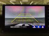 【バックカメラ】運転が苦手な方も車庫入れラクラクです!ギアをリバースに入れれば自動的に切り換わりますので、面倒な操作は不要です♪狭い駐車場もお車を傷つけず安心ですね!