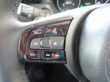 【 ステアリングスイッチ 】手元のスイッチで音量や選曲、ソース切り替えといった操作が可能です!!わざわざナビを操作しなくても良いので非常に便利な機能です!