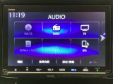 ワイド画面のナビゲーションはフルセグTV、インターナビ対応のGathers純正メモリーナビを搭載しています。Bluetoothオーディオ機能がありますので、スマートフォンなどの音楽も再生できます。