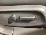 電動シートなので、お好みのシートポジションへの移動もスムーズに行えます。