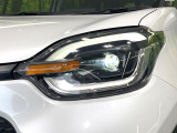 【LEDヘッドライト】悪天候や夜間走行時も良好な視界を確保し安心して運転できる高輝度LEDヘッドライトを装備!点灯速度が早く、消費電力も抑えられています。