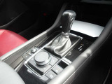 操作のしやすいシフトレバーになっています!