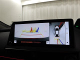 パノラミックビューモニター付きです。車両を上から見たような映像をディスプレイオーディオ画面に表示。運転席からの目視だけでは見にくい、車両周辺の状況をリアルタイムでしっかり確認できます。