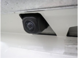 バックカメラが付いているので後方確認が非常にしやすいです。今や運転初心者も熟練者も必須装備!ついていて損はないですね♪