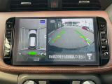 車両を上から見ているようなアラウンドビューモニターの映像をナビゲーション画面に映し出してくれるので、小さなお子様や障害物を確認できます。運転のしやすさはもちろん、事故防止にも役立ちます!