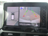 『アラウンドビュ-モニタ-』真上から見下ろしているかのような映像により周囲の状況を知ることで駐車を楽に行う為の支援技術です。