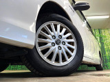 【純正アルミホイール】外観にマッチした純正アルミホイールを装着しております。各種社外アルミホイールや、スタッドレスタイヤも取扱いしております。是非ご相談ください♪