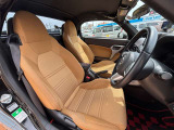 運転席も快適にお乗りいただけます。