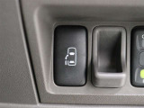 運転席からも操作ができるパワースライドドアです!乗り降り便利なうれしい装備です。