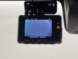 昨今必須のアイテム、ドライブレコーダ付き!万が一の際の映像を証拠として残せます。おひとりで運転している時でも安心ですね☆内蔵のカードを取り出せばパソコンでも映像が確認できます。