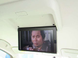 後席用モニター付です。TVやDVDを楽しめますので、後席のお子様も退屈しません!!