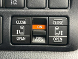 【両側パワースライドドア】スマートキーや運転席のスイッチで後席両側スライドドアの開閉が可能♪電動だから力を入れてドアを開ける必要が無く、小さなお子様でも簡単に開け閉めでき快適です♪