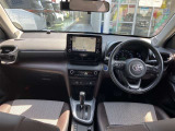 【運転席・インパネまわり】ハンドル・シート・フロアーなど隅々までプロによるクリーニング済み☆彡キレイな車内でドライブが一層快適にお楽しみいただけます!!