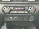 オートエアコンで簡単操作が出来ますよ(^^) シートヒーター付き