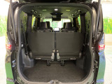普段のお買い物や通勤、送迎等に十分な荷室スペースを確保しております。セカンドシートを倒すと、大きな荷物の積載も可能です♪