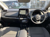 【運転席・インパネまわり】ハンドル・シート・フロアーなど隅々までプロによるクリーニング済み☆彡キレイな車内でドライブが一層快適にお楽しみいただけます!!
