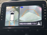 【アラウンドビューモニター】車を上から見下ろしているかのような映像で周囲の状況がひと目で確認、狭い駐車場に駐車するときも安心です♪