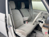 運転席シート廻りは使用感も少なく、良好な状態となっています。前オーナー様が丁寧に使っていたことがよくわかりますね。