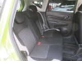 後部座席も乗り心地良好◎掲載後すぐに販売が決まってしまう場合もございますのでご来店前にお電話でご予約を頂ければ幸いです。