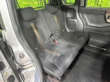 後部座席も気になるようなキズ・汚れやへたり等、大きなダメージはなく、良好な状態です。