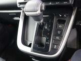 シフト周りもスッキリとした印象です!電動パーキングです!