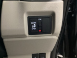 助手席側パワースライドドアです。リモコンや運転席のスイッチ操作で楽々自動開閉。