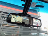 【アラウンドビューモニター】車体の前後左右に設置した4つのカメラの映像を合成し、車を上空から見下ろしたような「鳥瞰図(トップビュー)」をディスプレイに表示する駐車支援システムになります!