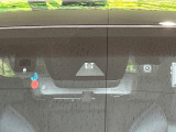 【トヨタセーフティセンス】走行中に前方の車両等を認識し、衝突しそうな時は警報とブレーキで衝突回避と被害軽減をアシスト。より安全にドライブをお楽しみいただけます。